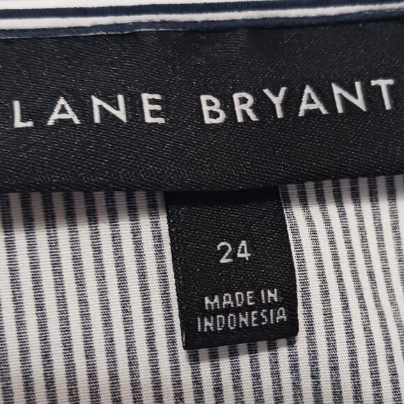 Lane Bryant Women's Button Down Short Sleeve Shirt/ Top size 24 - Picture 8 of 10